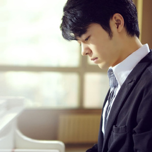 久久精品人成免费
